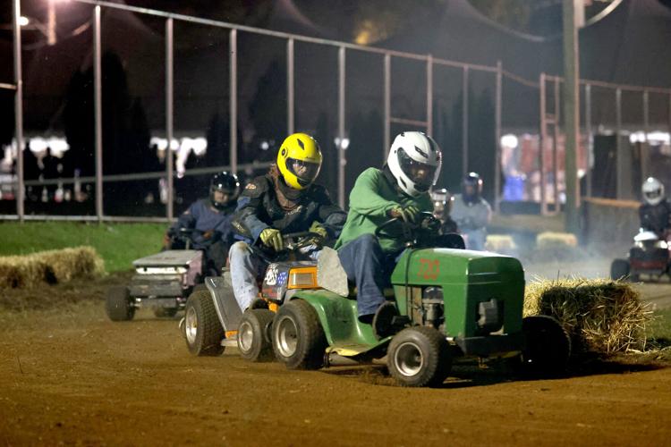 092424lawnmowerraces-16.jpg