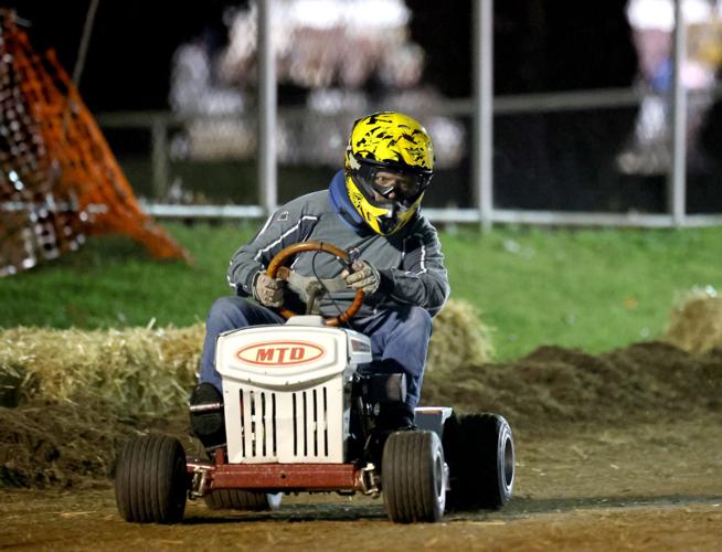 092424lawnmowerraces-17.jpg